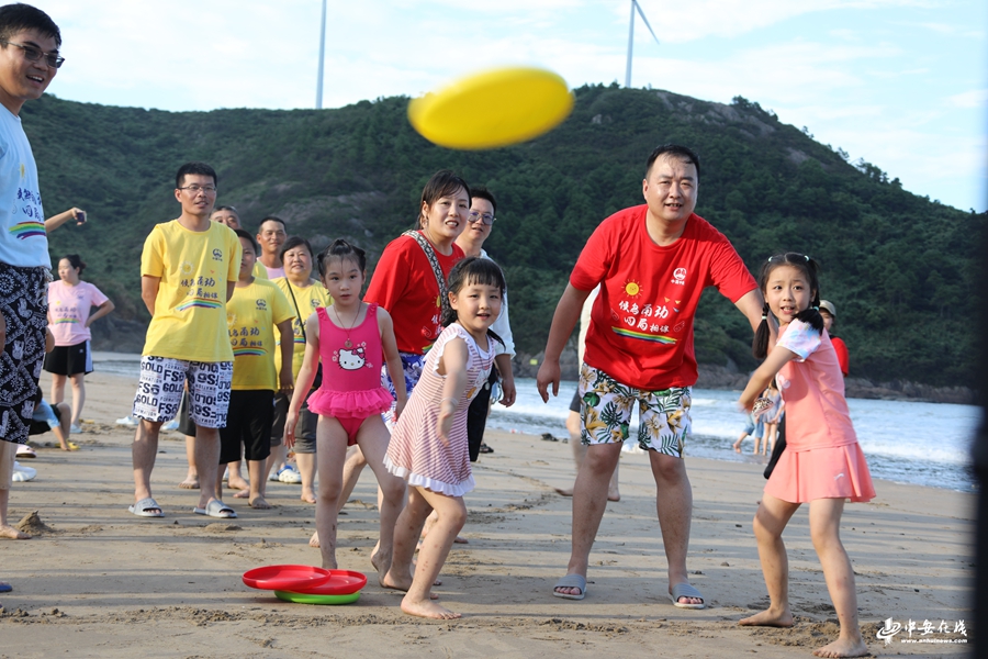 亲子互动游戏2，陈于飞摄.jpg